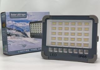 پروژکتور خورشیدی شارژی LED ضدآب IP66 با پاوربانک داخلی – نور سفید گرم/سرد، نصب آسان بدون سیمکشی برای حیاط، باغ، پاسیو و فضای باز